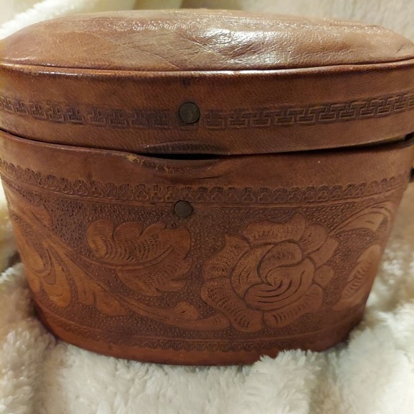 Vintage Mexico Hand Tooled Leather Purse - Picture 5 of 13